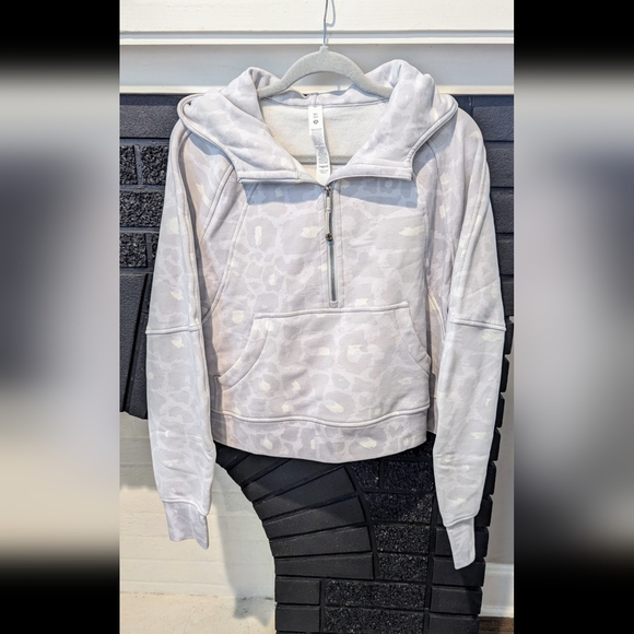 NWOT Lululemon spray leopard white grey quarter zip scuba M/L - Picture 2 of 5